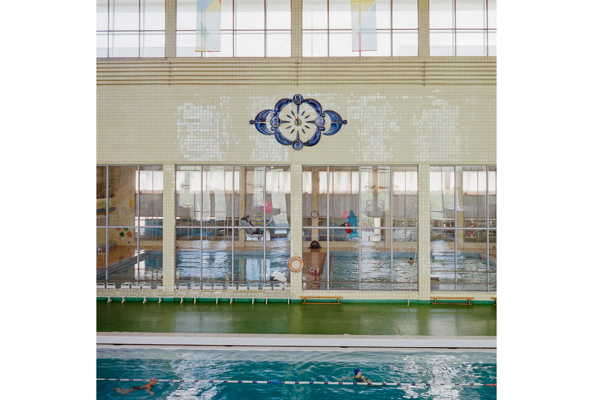 In der 1979 errichteten Sportanlage im Olympischen Dorf konnten die Sportler trainieren. Hier trainierten Schwimmer, Leichtathleten, Basketballer, Boxer und Gewichtheber. Auch heute noch findet hier Kampfsport- und Leichtathletiktraining für Kinder und Erwachsene statt; die Schwimmanlage ist in Betrieb.