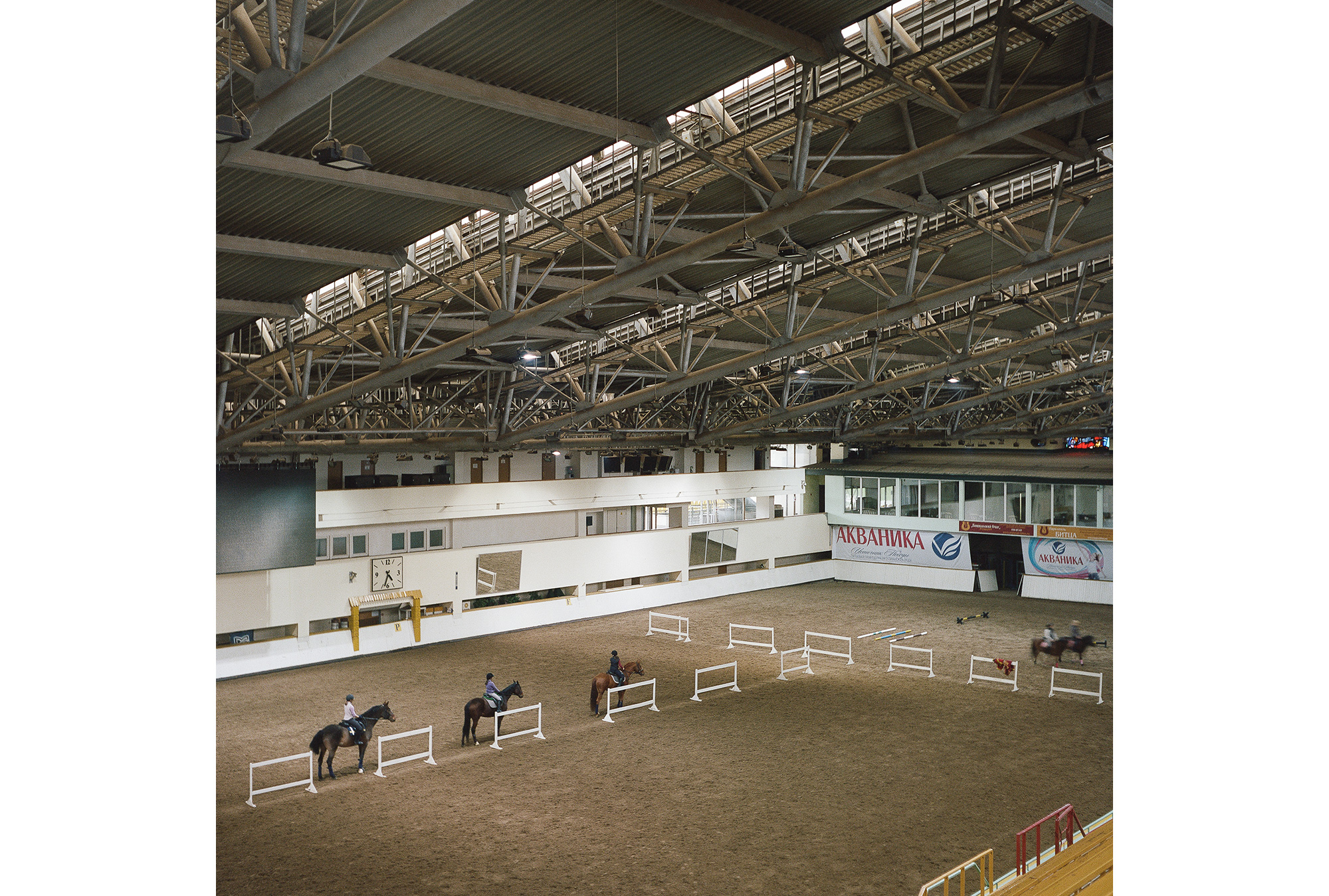 Die Reithalle des Bitza-Reitsportstadions wurde 1980 fertiggestellt und ist immer noch in Betrieb.