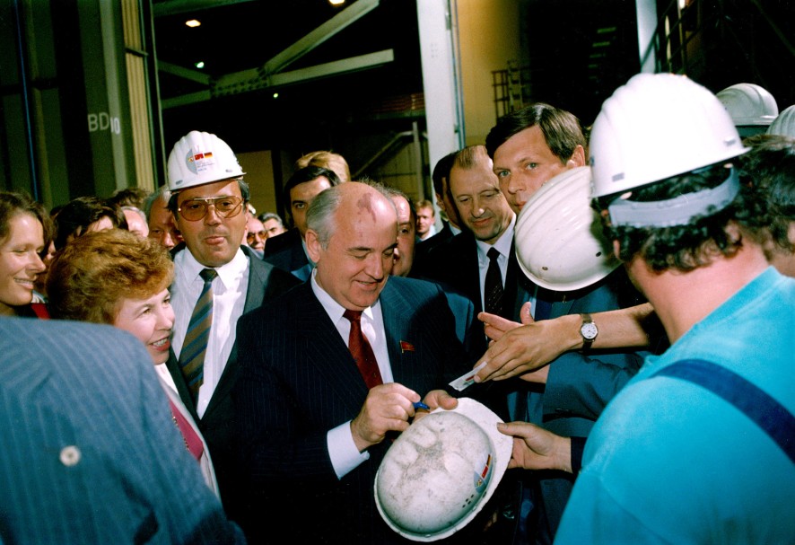 1989 – Besuch bei Stahlarbeitern in Dortmund / Foto © thyssenkrupp