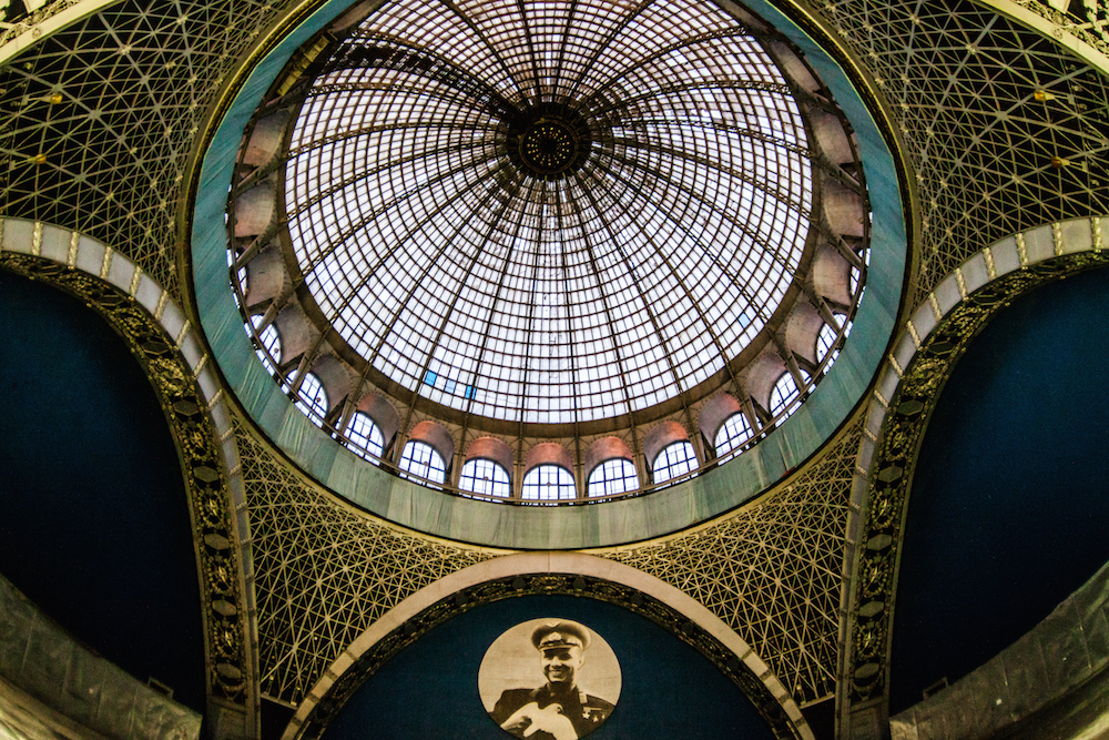 1959 ist der Pavillon der Mechanisierung zum Kosmos-Pavillon geworden. Hier ein Blick in die Kuppel. Foto © Sergey Norin unter CC BY 2.0