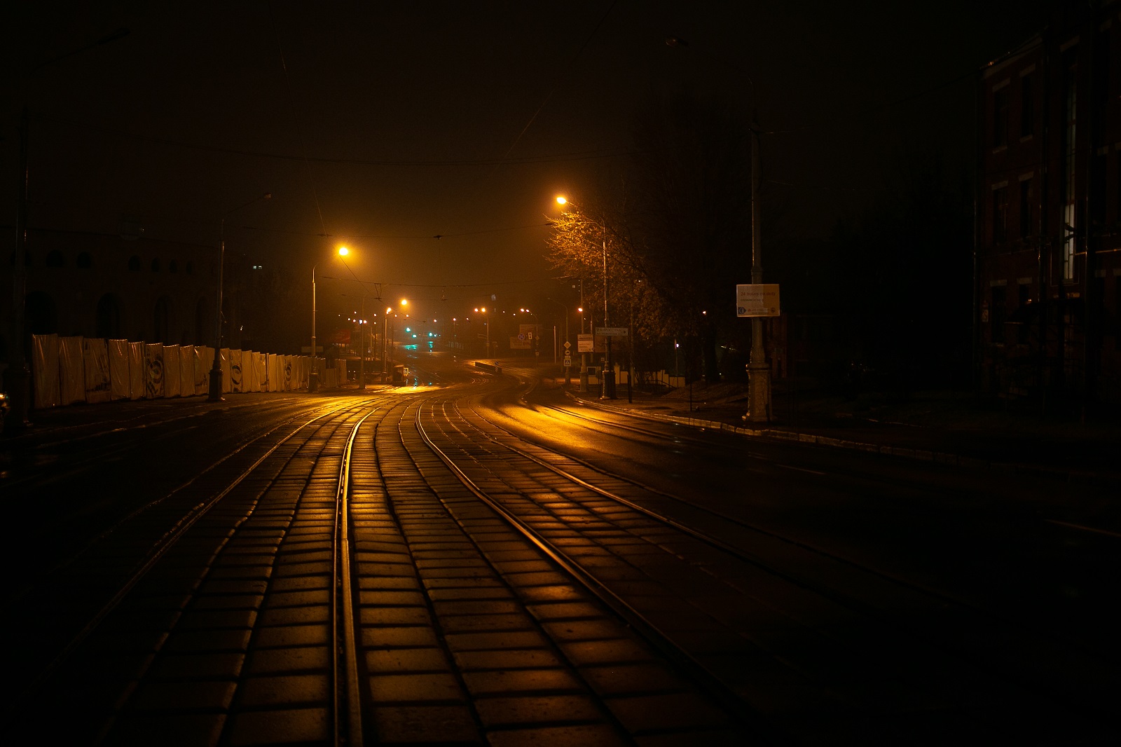 Покинутые ночные трамвайные пути / © Каролина Полякова