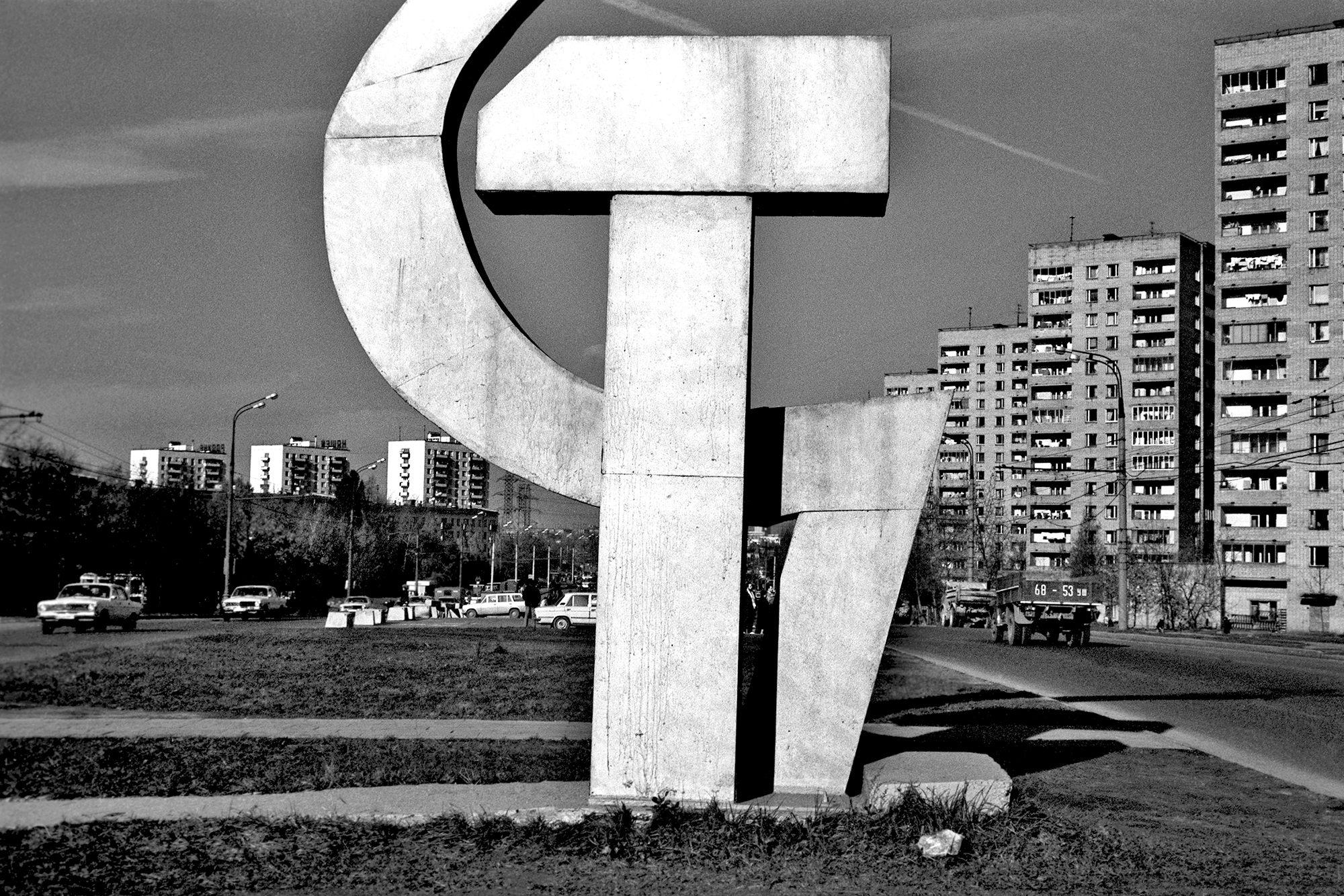 Hammer und Sichel, Kantemirowskaja, Moskau, 1989 / Foto © Igor Mukhin