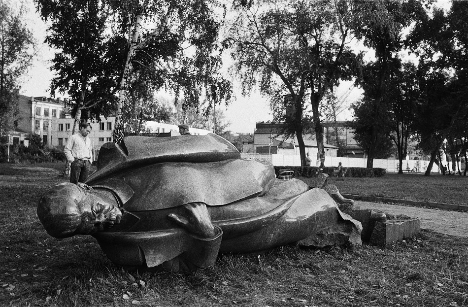 Der Umgang mit Denkmälern nach ihrem Sturz gibt Auskunft über den Umgang mit der Vergangenheit, an die sie erinnern / Foto © Igor Mukhin