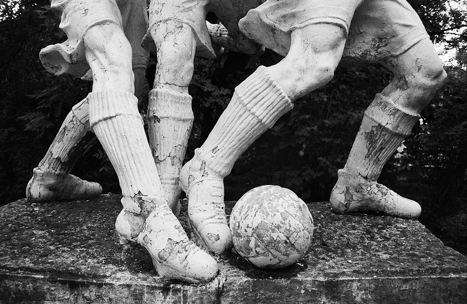 Parks, Sanatorien und Pionierlager waren ausgeschmückt mit lebensgroßen Statuen von SportlerInnen, Kindern oder Revolutionären / Foto © Igor Mukhin