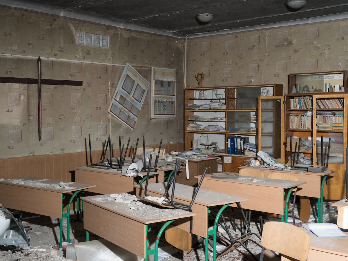 Zerstörte Schule im Dorf Wilchiwka, Region Charkiw / Foto © Christopher Nunn