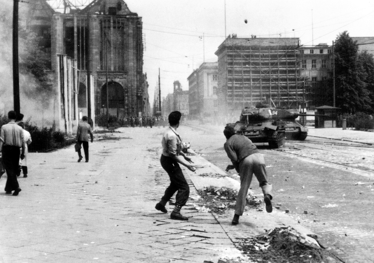 In Moskau gab es keinen Zweifel, dass der Aufstand mit allen Mitteln niedergeschlagen werden musste / Foto © 70 Jahre DDR-Volksaufstand/Bundesstiftung Aufarbeitung, Eastblockworld, 1212156