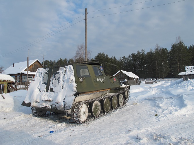 Fahrzeuge, die wie Schützenpanzer aussehen – hier im Gebiet Kostroma