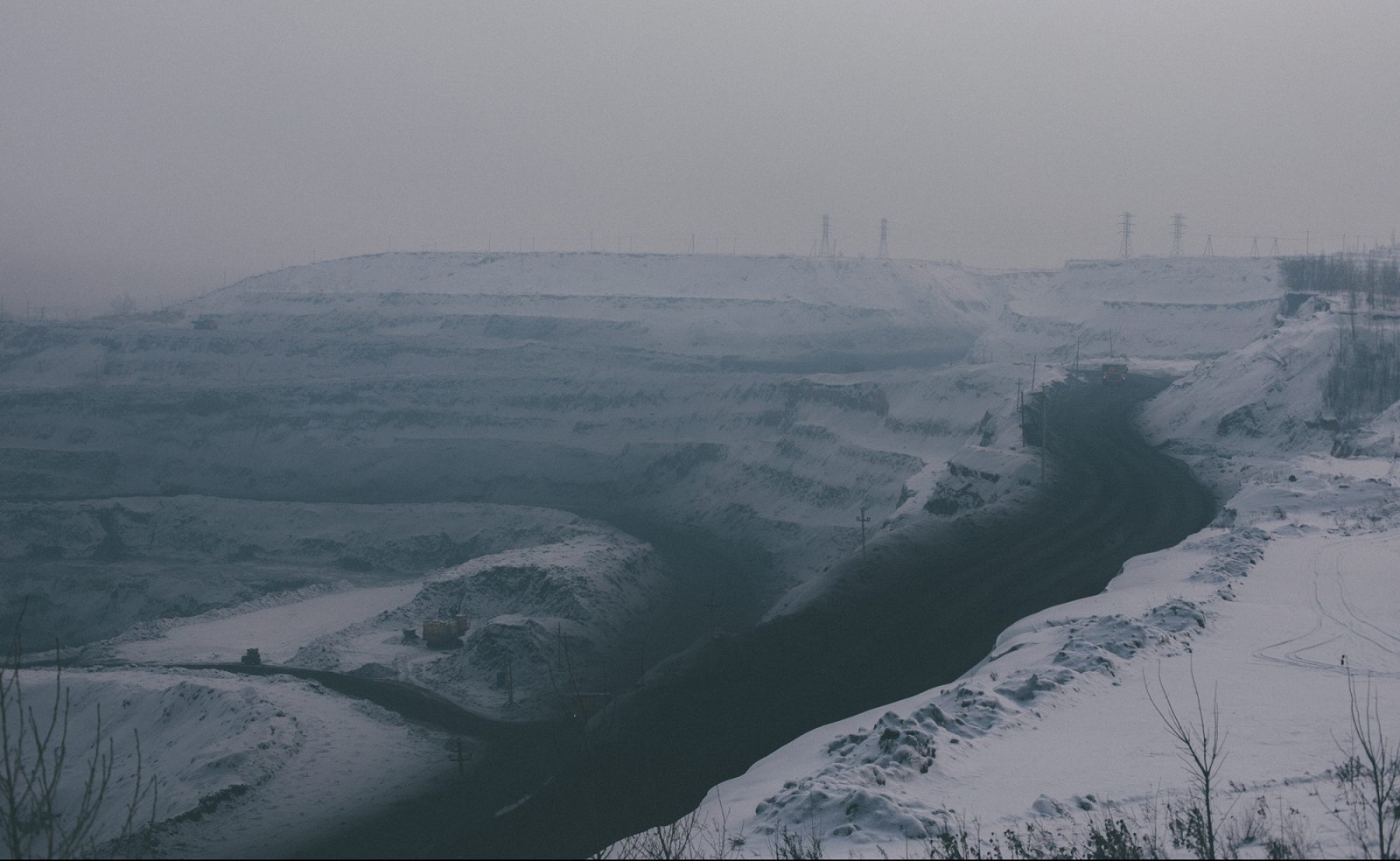 Tagebau im Zentrum Kisseljowsks – der Staat gibt kaum Geld aus, um die Umweltfolgen zu beseitigen / Foto © Wladimir Awerin/Takie Dela