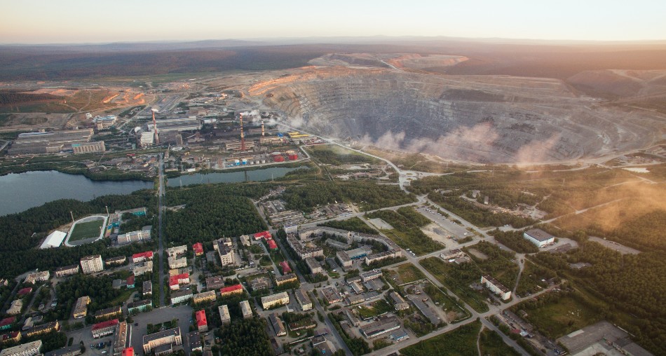 Das Bergwerk in Kowdor / Foto © Maksim Mugatin