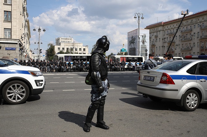 Obwohl kein einziger bekannter Oppositionsführer auf der Straße ist, befindet sich das Moskauer Rathaus am 27. Juli im Belagerungszustand / Foto © Anna Artemjewa/Novaya Gazeta