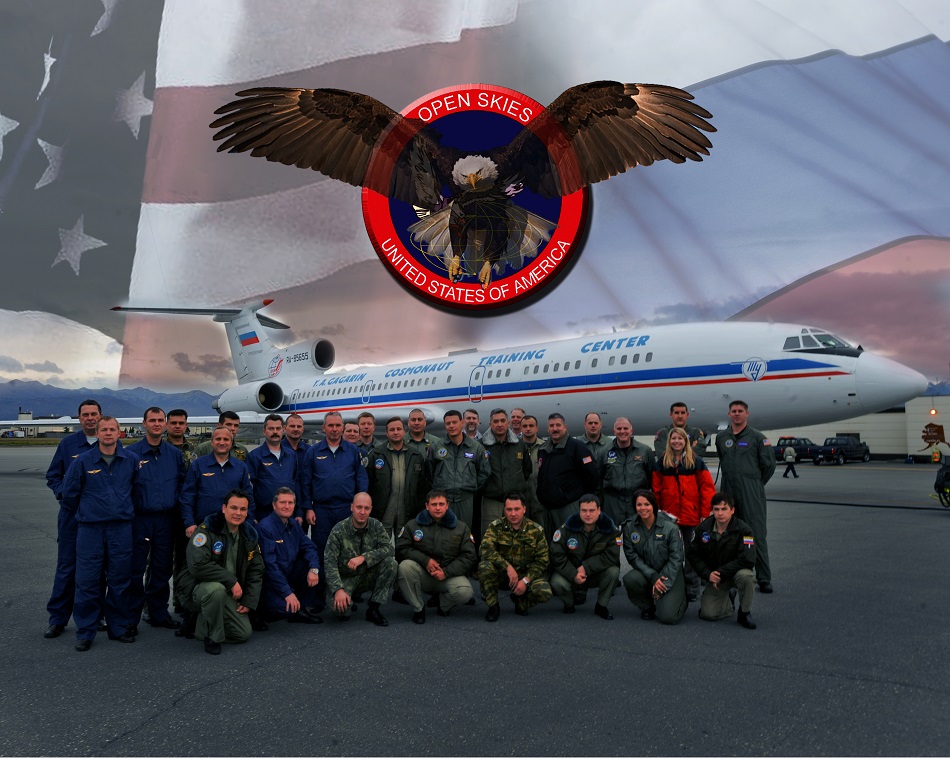 Russische Militärangehörige besuchen im Jahr 2009 nach einem Überflug die Elmendorf Air Force Base in Alaska / Foto © U.S. Air Force photoillistration/ Staff Sgt. Joshua Garcia