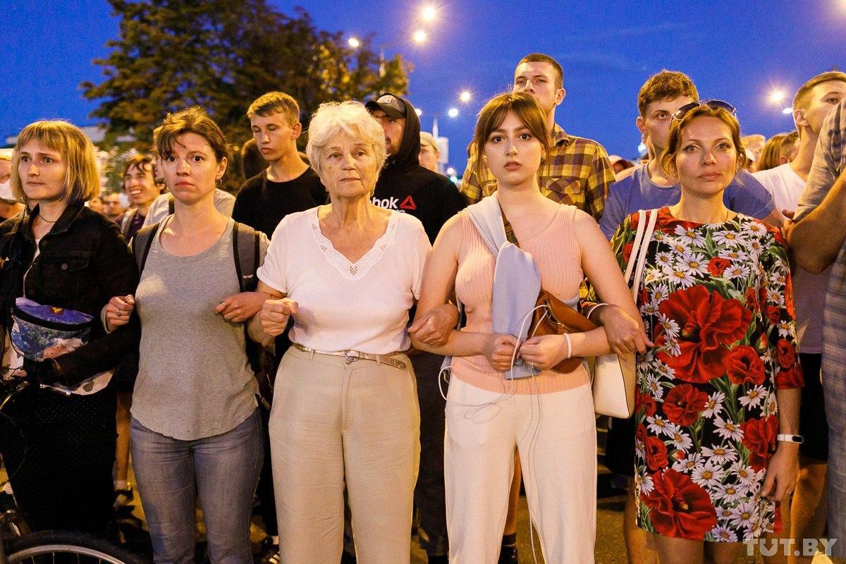 Frauen wurden bei den Protesten schnell zu einem agierenden Kollektiv, hier am 11. August 2020 in Minsk / Foto © Olga Schukailo/tut.by