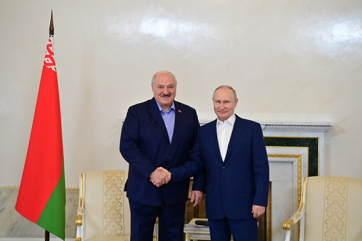 Bei einem Treffen mit Wladimir Putin am 23. Juli in Sankt Petersburg erklärte Lukaschenko, die nach Belarus verlegten Wagner-Einheiten würden ihn „langsam belasten“ und angeblich einen „Ausflug nach Warschau und Rzeszów“ planen / Foto © president.gov.by