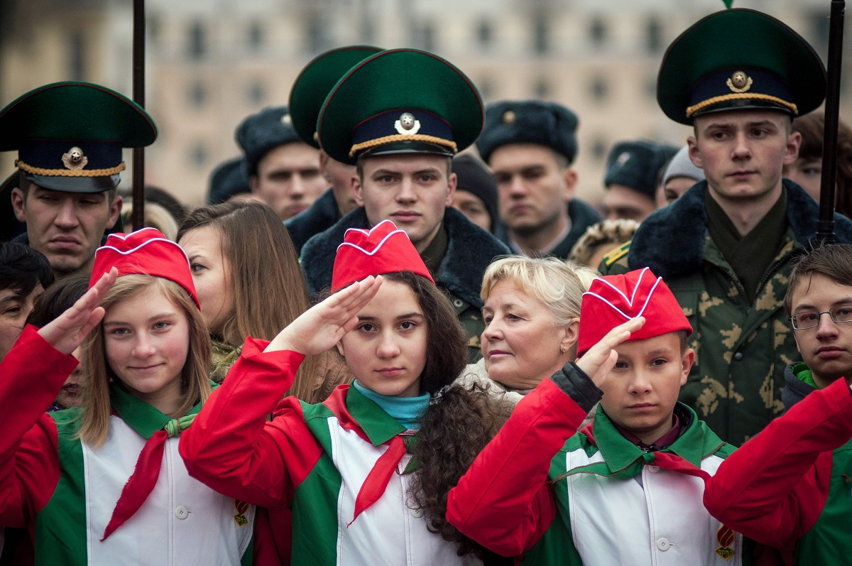 In der vierten Klasse werden aus den Oktjabrjata Pioniere, aus den roten Halstüchern werden rot-grüne / Foto © Zuma/tass