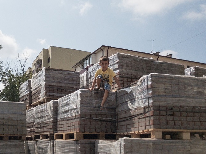 Spielende Kinder in Grosny / Foto © Dmitry Markov für Meduza