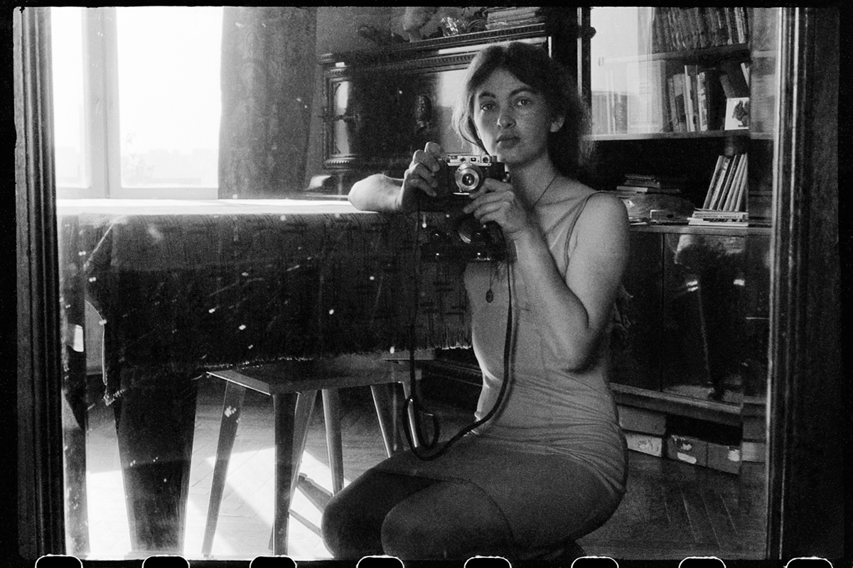 Selbstportrait, Leningrad, 1976 © Mascha Iwaschinzowa