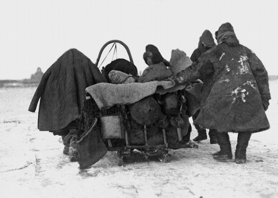 Vielfach brachen Gemeinschaften angesichts der verheerenden Bedingungen auseinander / Foto © Zentrales Staatsarchiv der Republik Kasachstan für Film- und Fotodokumente sowie Tonaufnahmen