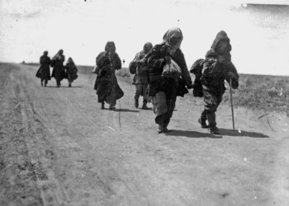 Ganze Regionen wurden von der Außenwelt abgeriegelt, Familien und ganze Dörfer unter Arrest gestellt / Foto © Foto © Zentrales Staatsarchiv der Republik Kasachstan für Film- und Fotodokumente sowie Tonaufnahmen