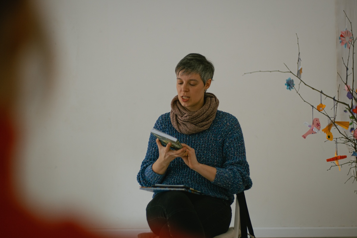 Hanna Yankuta bei einer Buchpräsentation in Vilnius / Foto © Darija Roskatsch