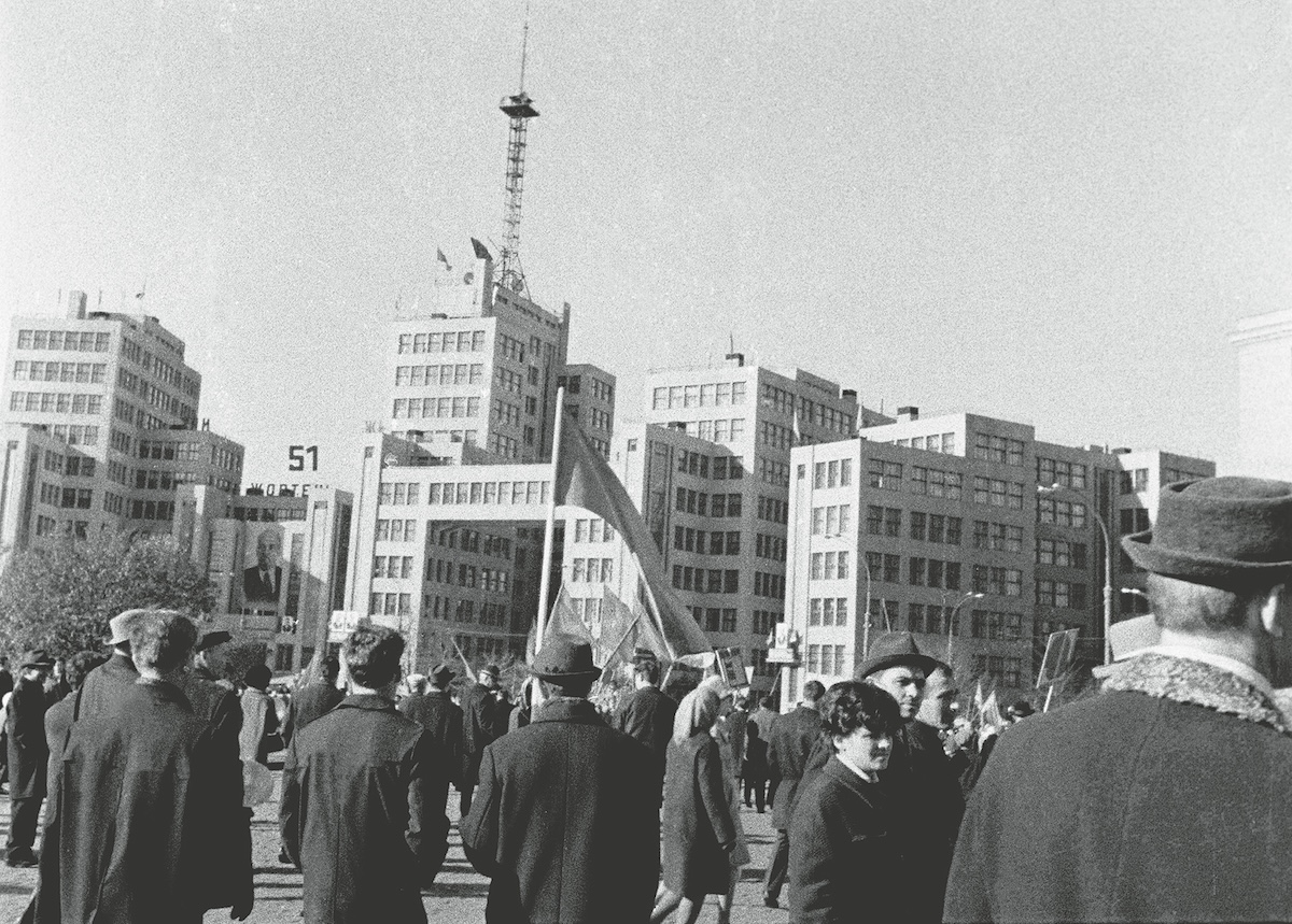 Sowjetischer Demonstrationszug vorm Dershprom / © Alexander Gurzhy/edition frölich