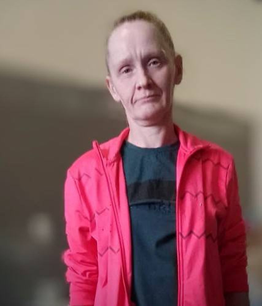 Nonna Galka (46) wurde im Juli 2023 festgenommen. Im Dezember 2024 verurteilte sie das Regionalgericht Rostow zu 15 Jahren Strafkolonie wegen Spionage. Die gleiche Strafe bekam ihr Neffe Wiktor Meschnjakow. Die Anklage behauptete, die Frau habe Daten über russische Soldaten an ihren Sohn weitergegeben. © The Insider