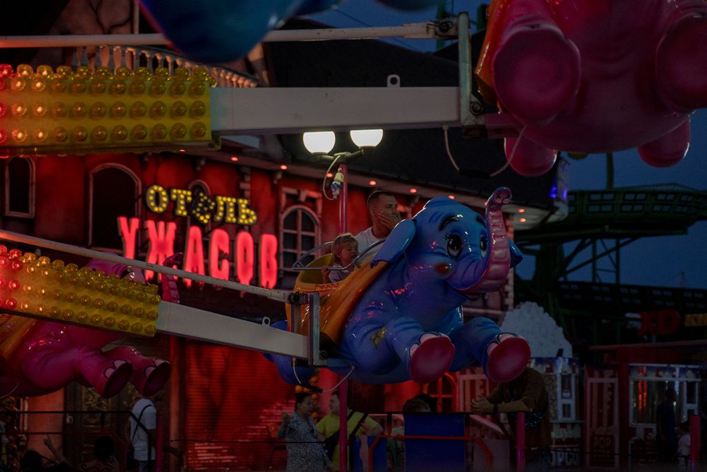 Geisterbahn im Vergnügungspark im besetzten Berdjansk © Vot Tak