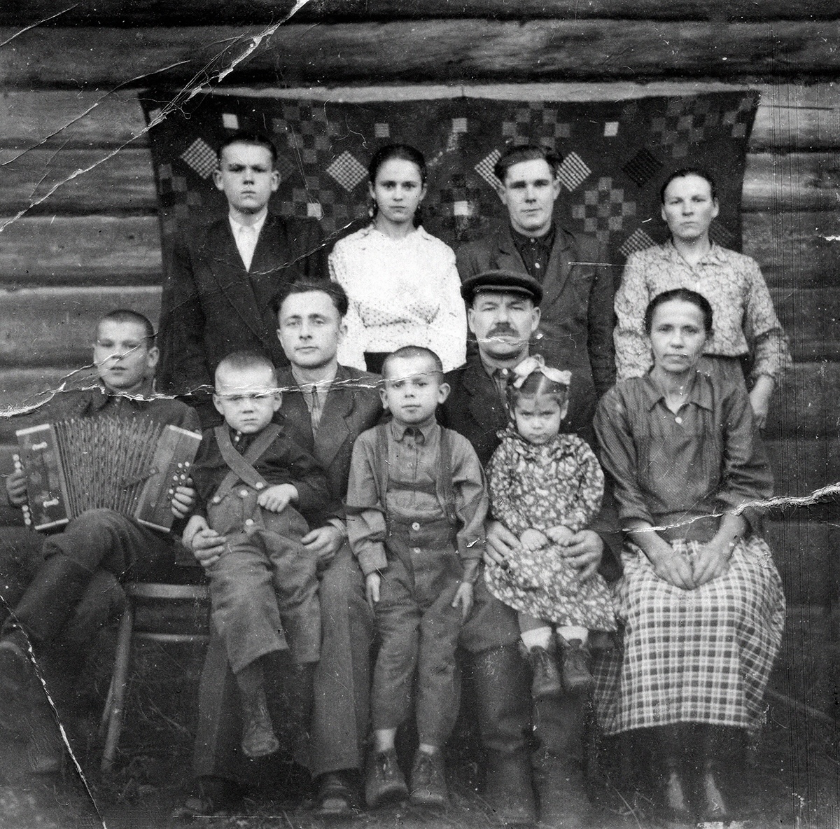 1930-1940. Familie Paulouskich. Aljaxandr Lutschyna. / Foto © VEHA-Archiv, Sammlung Najlepšy bok 