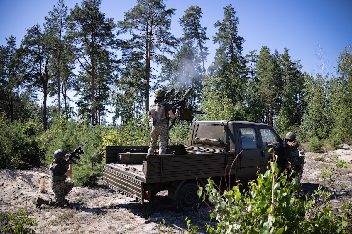 Ein Flugabwehr-Trio der „Hexen von Butscha“ im Trainingseinsatz, Foto © Danylo Dubtschak/Frontliner