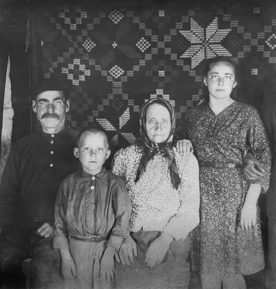 1945-1947, Dorf Lankau, Bjalynizki Rajon, Mahiljouskaja Woblasz. Familie Trussawych. Privatarchiv Darja Jakubowitsch. / Foto © VEHA-Archiv, Sammlung Najlepšy bok