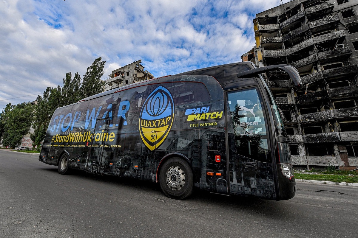 Der neue Mannschaftsbus von Schachtar Donezk / Foto © facebook.com/fcshakhtar