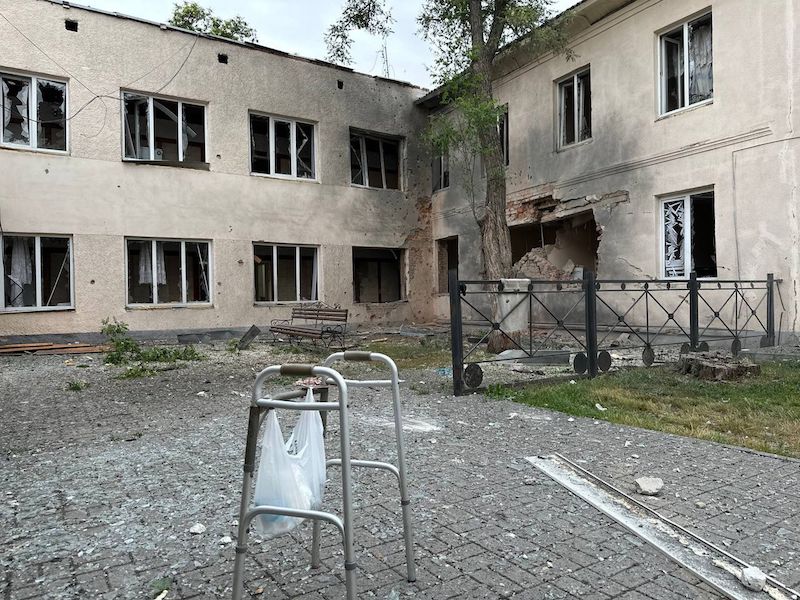 Das Auffanglager, in dem die Leute aus Sereda untergebracht wurden, befand sich in Grenznähe und stand daher genauso unter Beschuss / Foto © The Insider