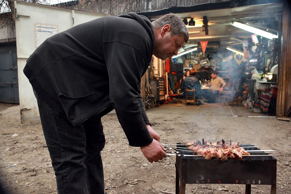 Schaschlik ist mehr als ein Gericht, es ist eine kulturelle Institution / Foto © Pawel Kassin/Kommersant