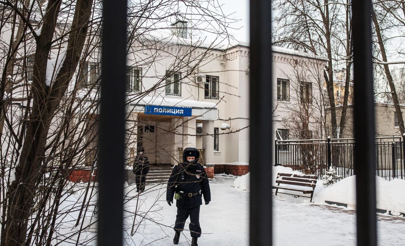 Der Prozess gegen Alexej Nawalny fand in der Moskauer Polizeistation in Chimki statt / Foto © Dawid Frenkel/Mediazona
