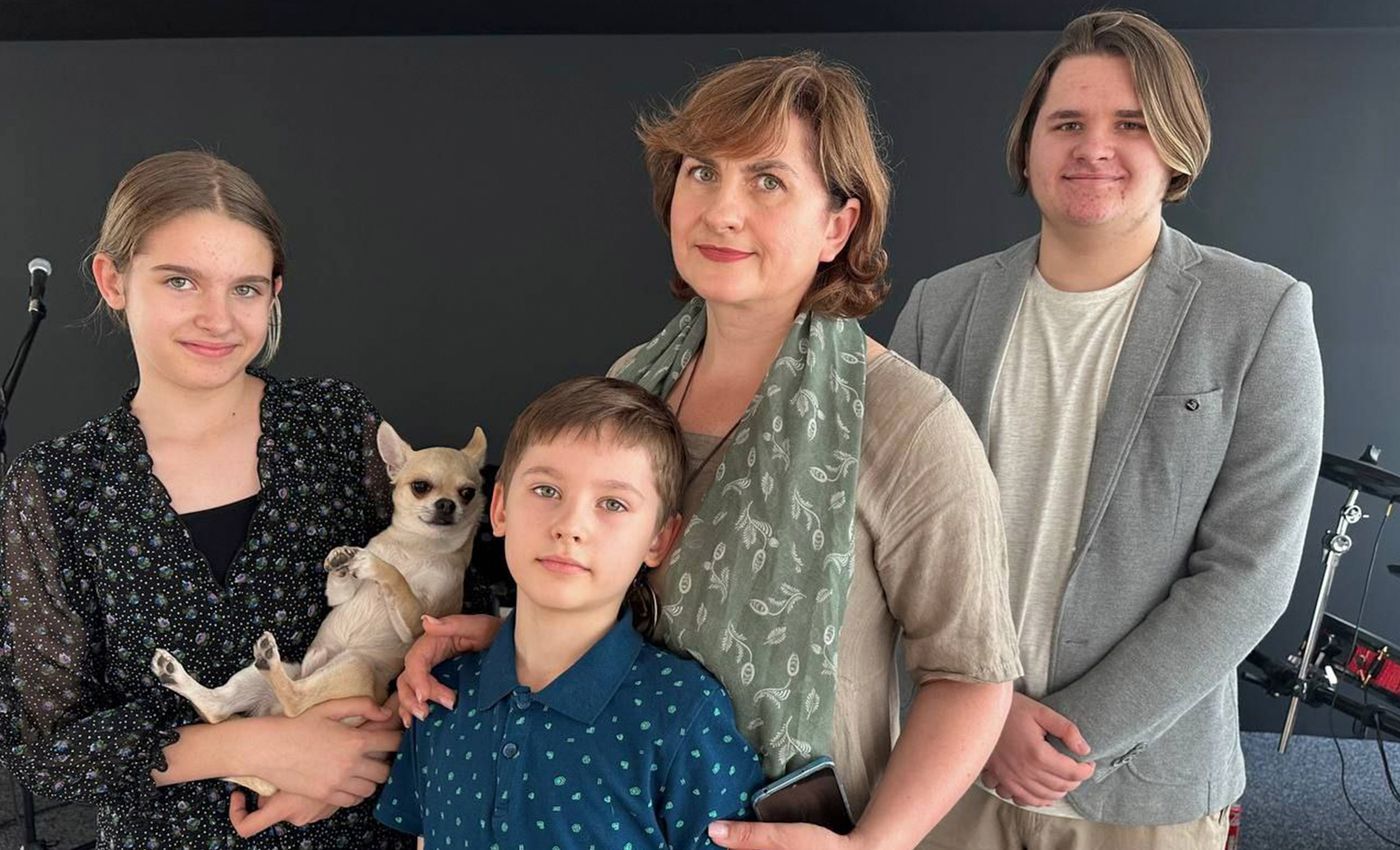 Galina Budai, ihre Kinder und der Familienhund / Foto © privat