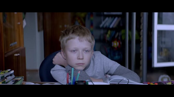 Unerwünschte, verlassene Kinder sind ein Schlüsselbild für den zerfallenden Kosmos / Foto © Screenshot aus dem Trailer zum Film „Neljubow“/ YouTube