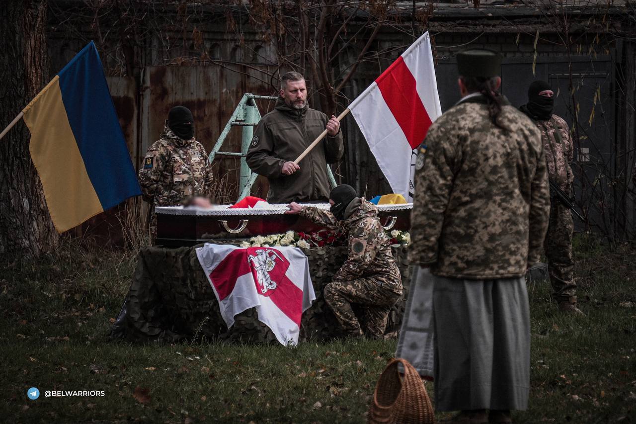 Abschied von einem gefallenen Soldaten des Kastus Kalinouski-Regiments / Foto © Pressedienst des Kastus Kalinouski-Regiments