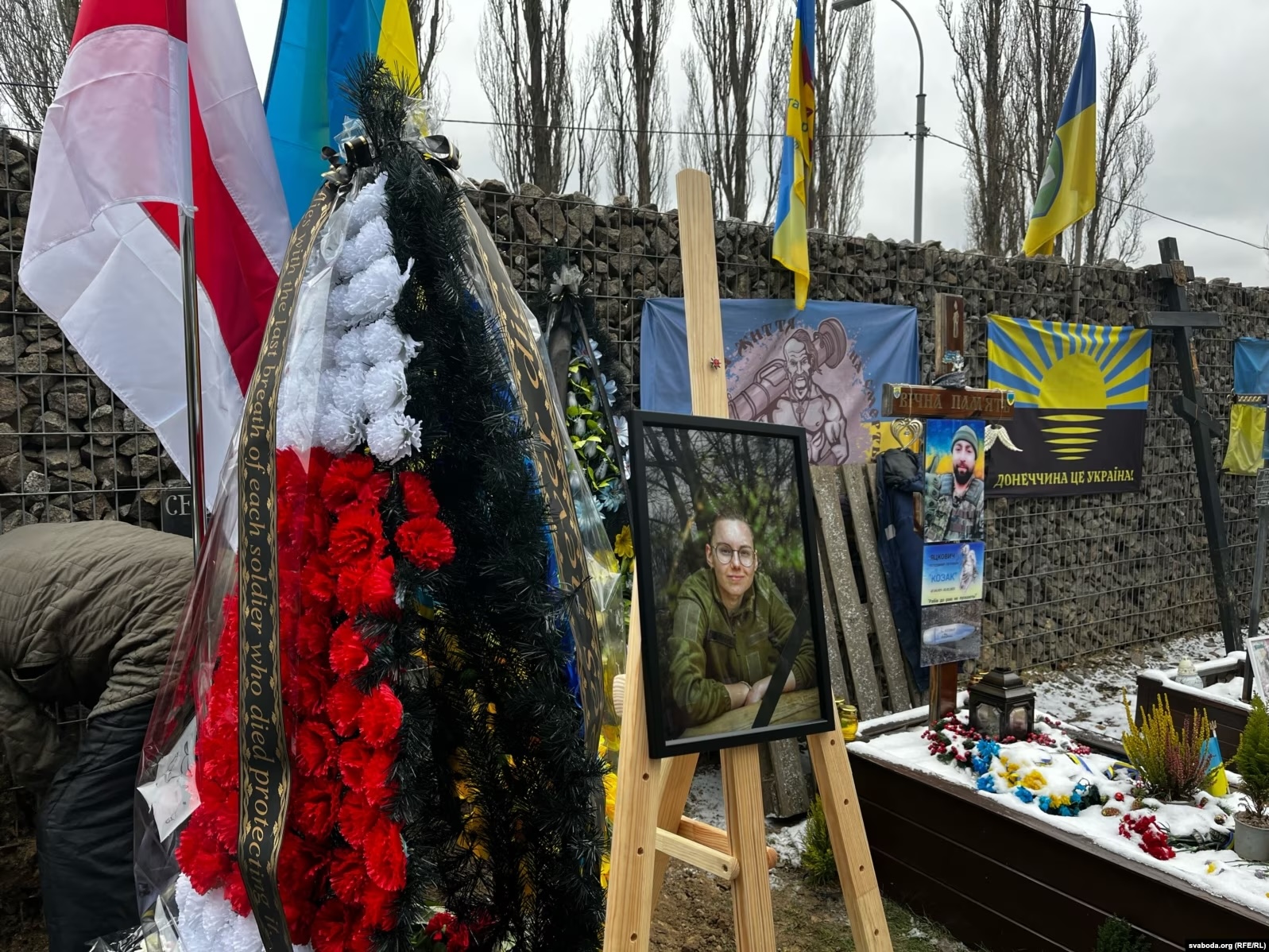 Das Grab von Maryja Saizawa auf dem Kyjiwer Friedhof am Tag ihrer Beerdigung, 7. Februar 2025. / Foto © Radio Svaboda (RFE/RL) 