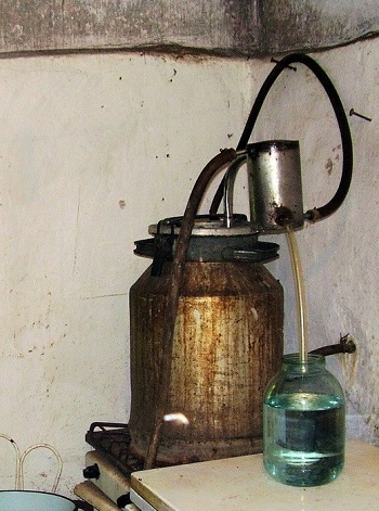 Herstellung von Samogon. Foto © Yuriy75 unter CC BY-SA 3.0