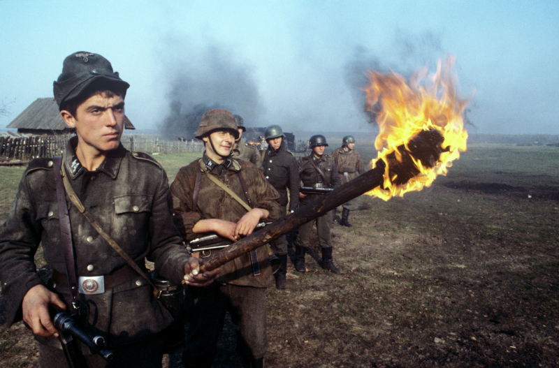 Im Film „Idi i smotri“ („Komm und sieh!“) inszeniert Elem Klimow den Krieg als apokalyptisches und surreales Mysterium. Szene aus dem Film / © Evgeyi Koktyish/Sputnik