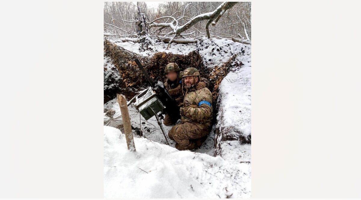 Anatolii Ossuchowsky im Winter mit einem Kameraden im Schützengraben / Foto © Oleh Ossuchowsky/Ukrajinska Prawda