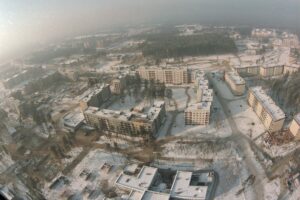Luftaufnahme vom Februar 1988, Ukrainische SSR: Slawutytsch entsteht als neue Satellitenstadt des Kernkraftwerks Tschornobyl, um Pripjat zu ersetzen, das nach der Reaktorkatastrophe am 26. April 1986 evakuiert und gesperrt worden war. / Foto © Valery Zufarov/Itar-Tass/Imago