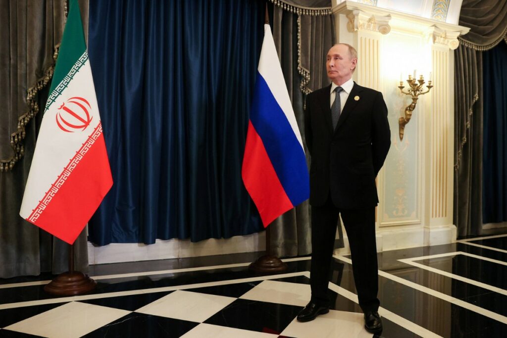 Wenige Monate vorm Iran-Krieg: Beim Summit der Shanghaier Organisation für Zusammenarbeit (SCO) am 1. September 2025 im chinesischen Tianjin muss Wladimir Putin auf den iranischen Staatsführer warten. / Foto © Iranian Presidency/Zuma Press Wire/Imago